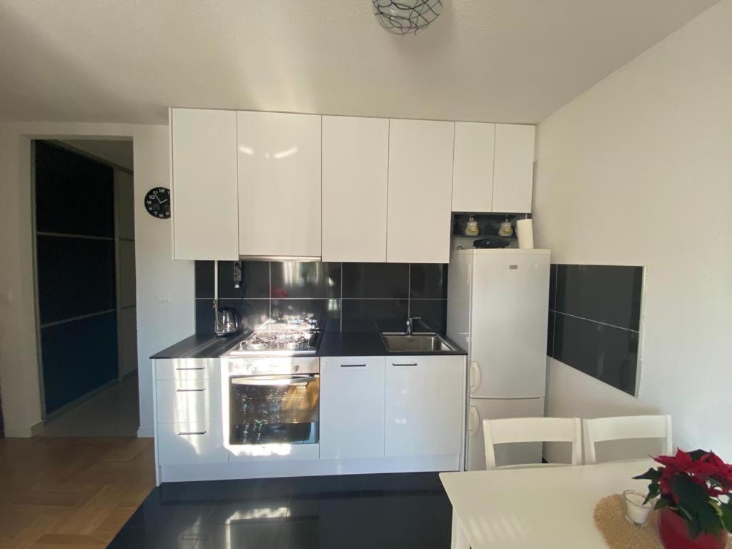 Studio Apartman Ana Загреб Экстерьер фото